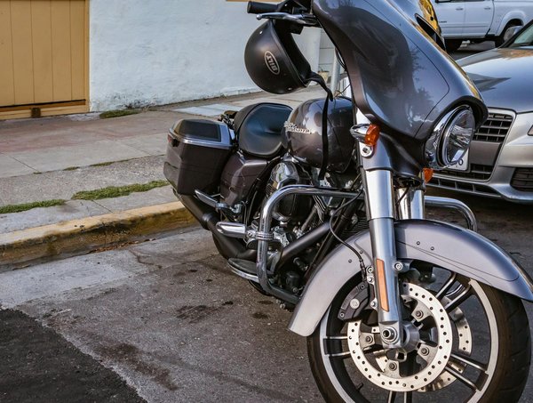 Comment choisir une moto adaptée à votre style de conduite débutant